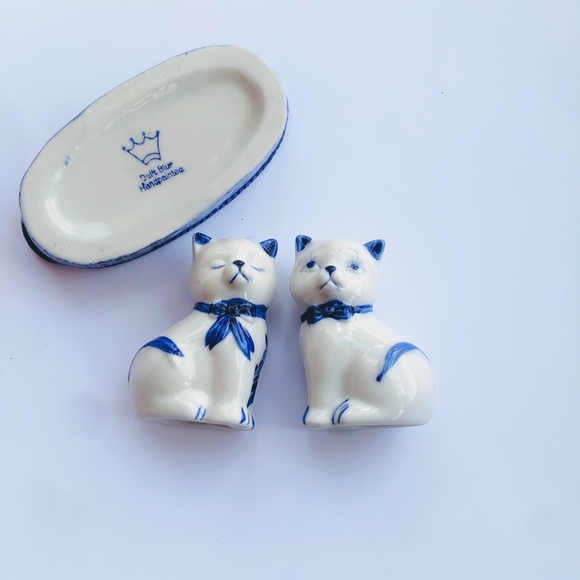 Delft blue kitten salt and pepper shakers - Picture 3 of 6